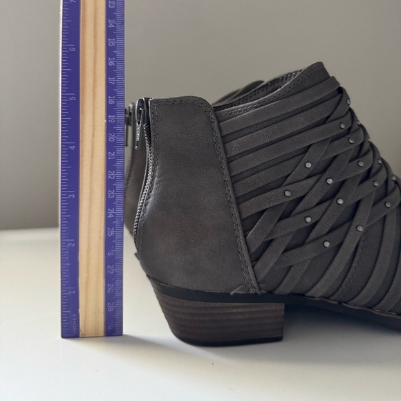 So Faux Suede Taupe Gray Women's Ankle Boots Size 6.5 - Picture 7 of 7